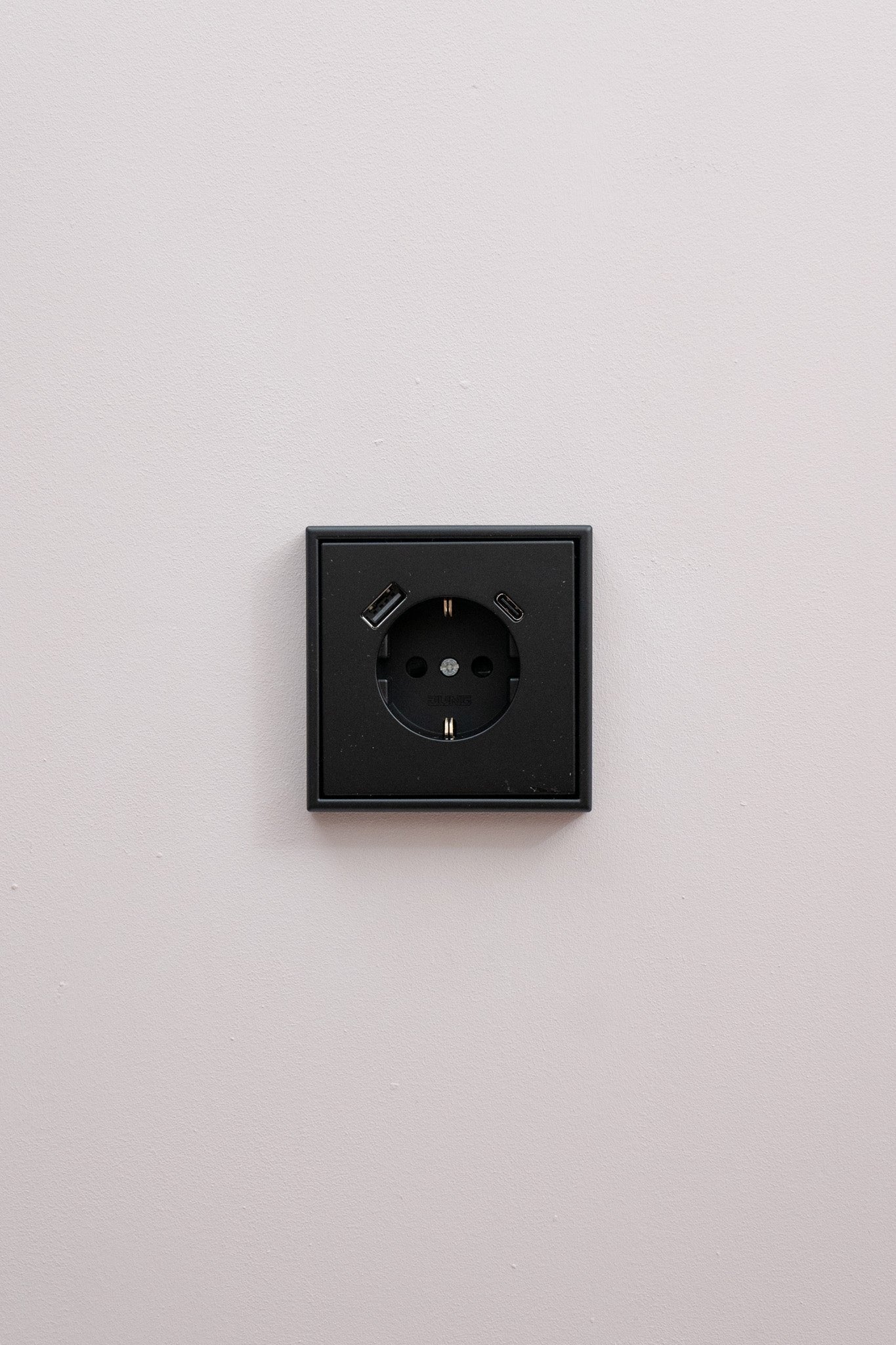 JUNG-Schwarz-Matt-LS-Komfort, Uncategorized, Anders Smart
