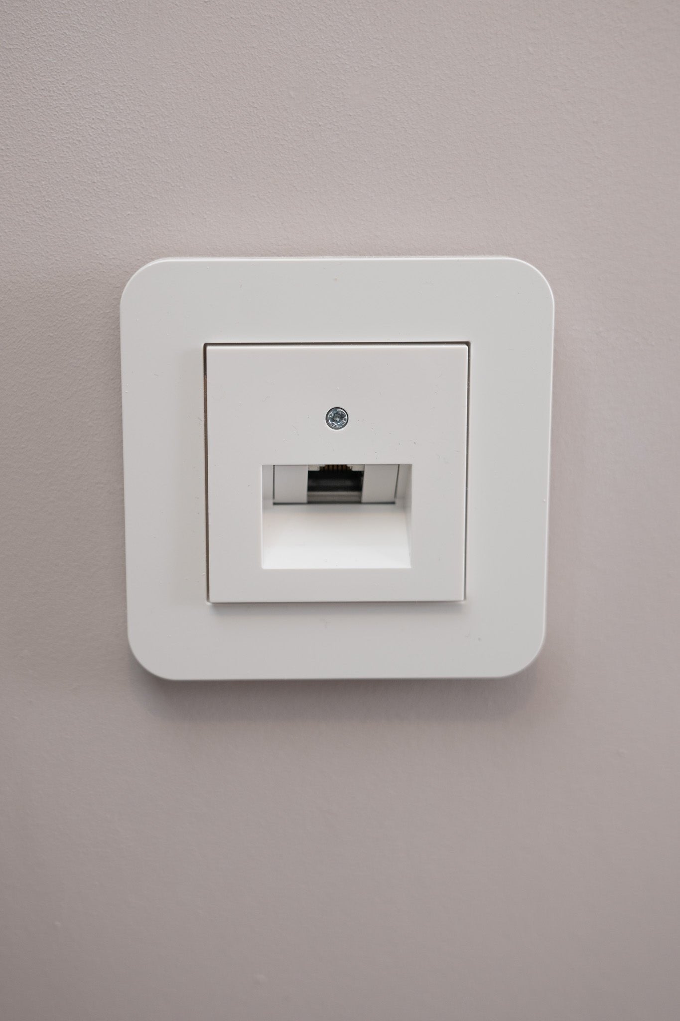 Gira-Weiß-Glänzend-E3-Standard, Uncategorized, Anders Smart