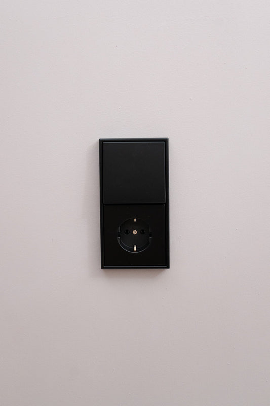 JUNG-Schwarz-Matt-LS-Standard, Uncategorized, Anders Smart