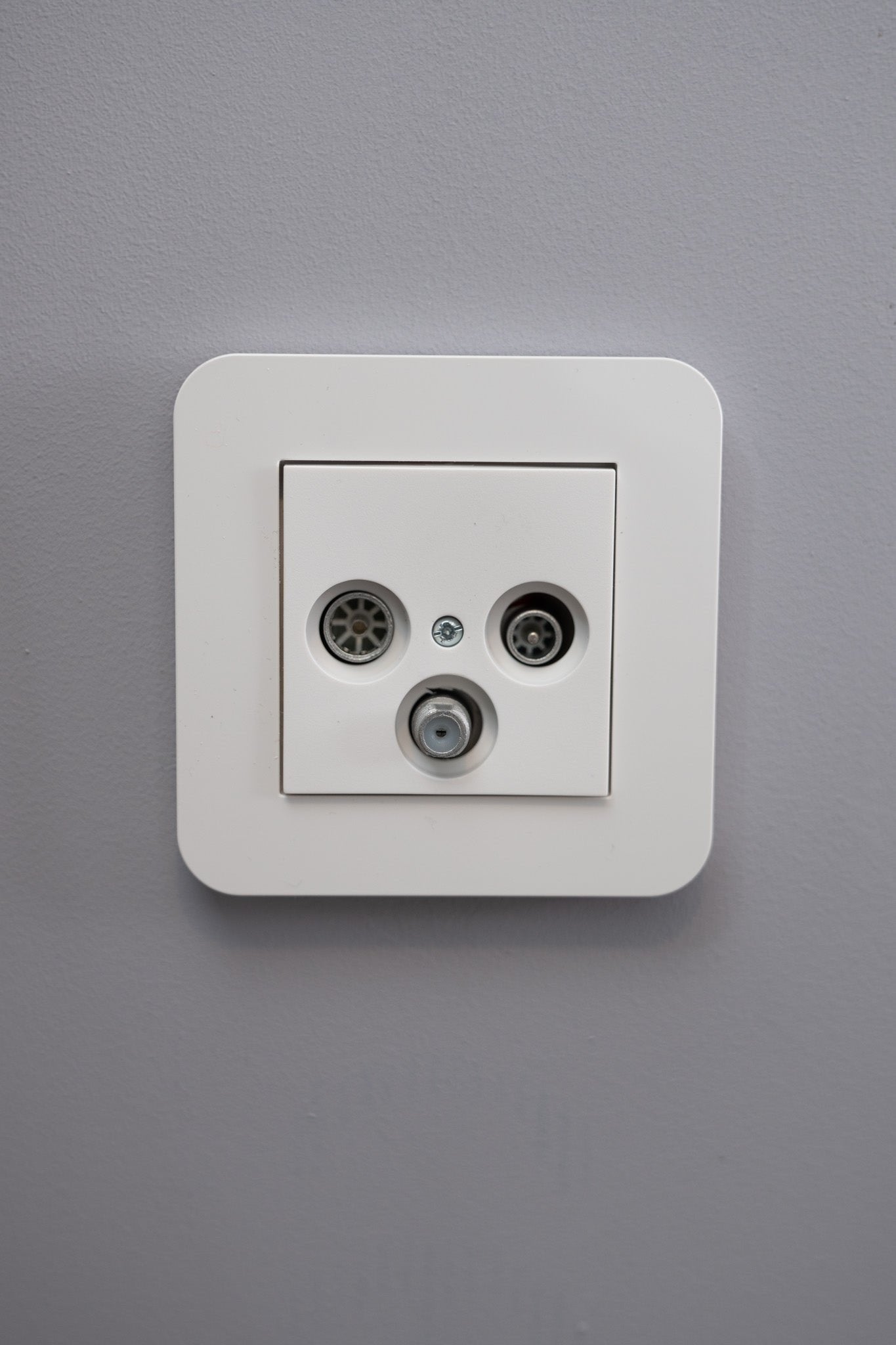 Gira-Weiß-Glänzend-E3-Standard, Uncategorized, Anders Smart