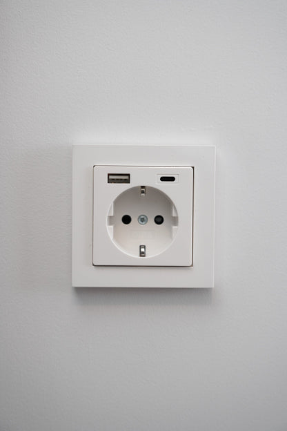 Gira-Weiß-Glänzend-E2-Komfort, Uncategorized, Anders Smart